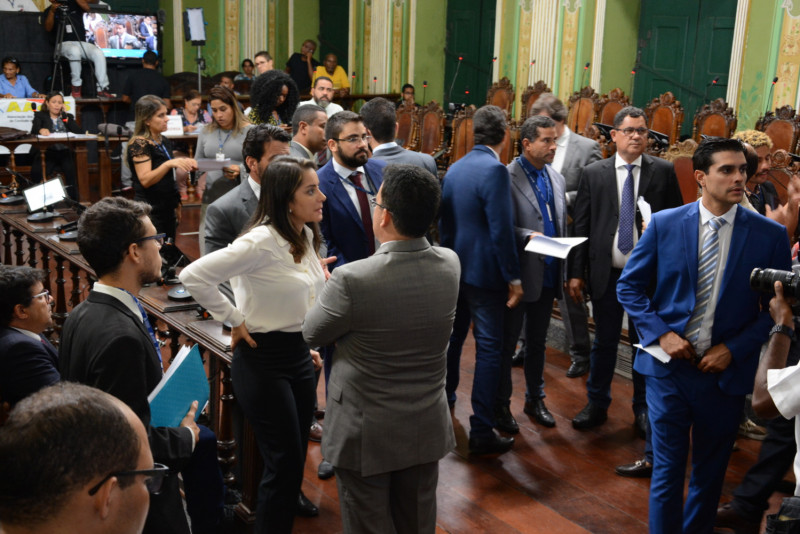 Vereadores aprovam projetos e debatem intolerância religiosa