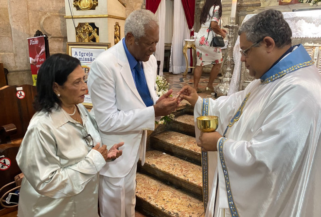 Edvaldo Brito comemora 85º aniversário com missa