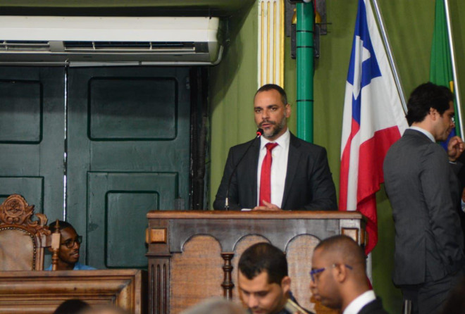 Vasconcelos questiona encerramento de inscrições no CRE-TEA