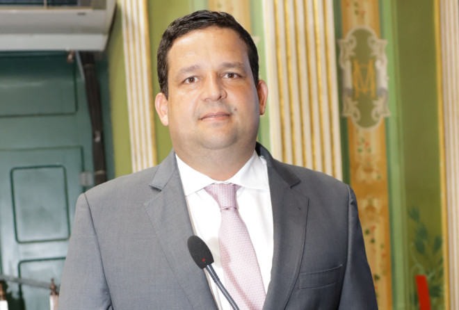 Rodrigo Amaral lamenta morte de Sérgio Amado
