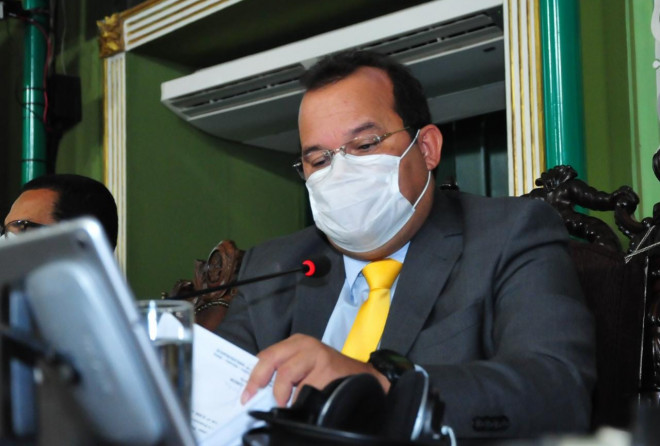 Projeto prevê isenção de taxa para estabelecimentos com alvarás suspensos