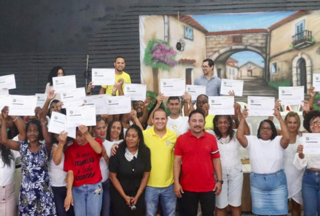 Randerson Leal prestigia formatura de curso profissionalizante