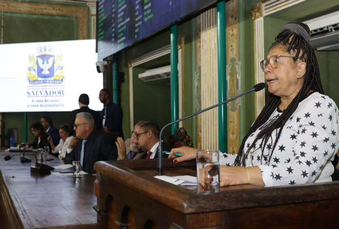 Marta apresenta projeto que obriga  replantio em áreas públicas