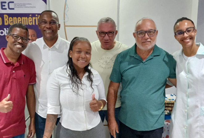 Carolino comemora aniversário da clínica Ipec no Nordeste de Amaralina