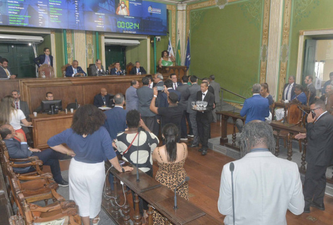 Declínio do PIB de Salvador e onda de violência na cidade são temas no Pinga-Fogo