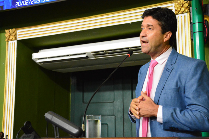 Marcos Mendes repudia recomendação do MEC