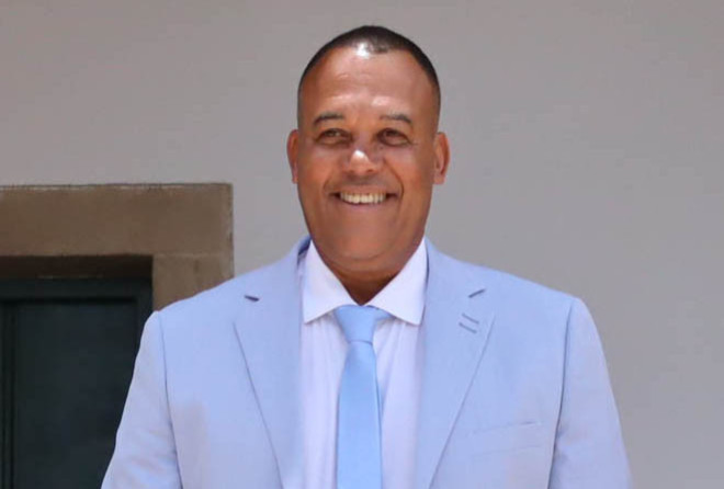 Beca propõe lei para conter chorume nos caminhões de lixo em Salvador