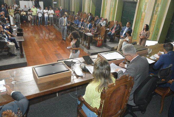 Câmara mantém três vetos do Executivo