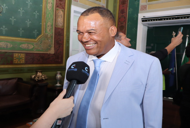 Salvador pode ter carregadores de celular nos vagões do metrô: Projeto de Lei é apresentado na Câmara