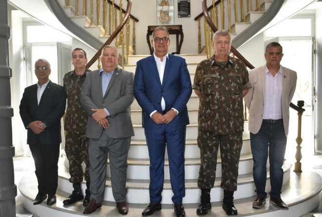 Carlos Muniz visita o Quartel da Mouraria
