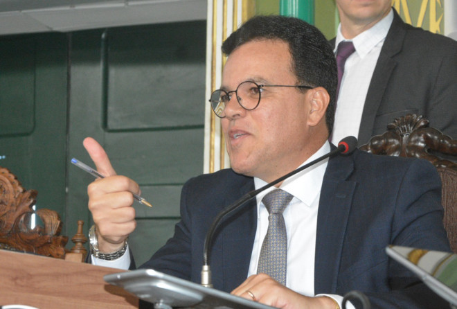 Ricardo Almeida propõe iluminação dinâmica da faixa de pedestre