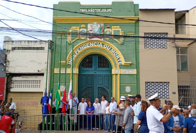 Presidente Carlos Muniz e vereadores representam a Câmara no 2 de Julho