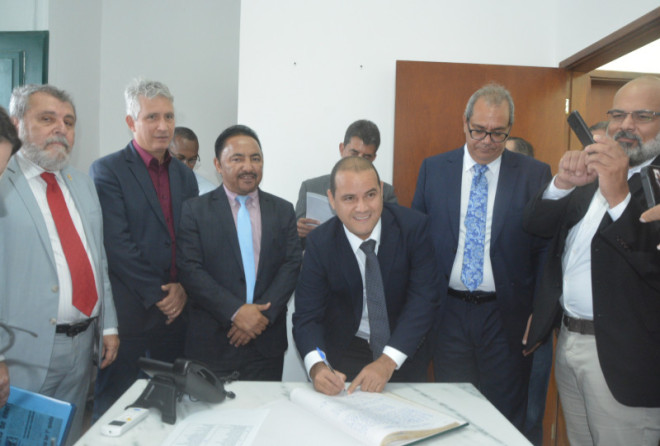 Randerson Leal toma posse como vereador