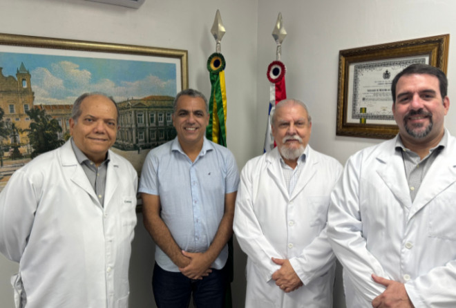 Cezar Leite defende médicos baianos 