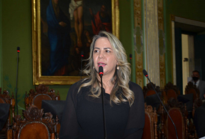 Débora Santana assume a liderança da bancada do PDT na Câmara