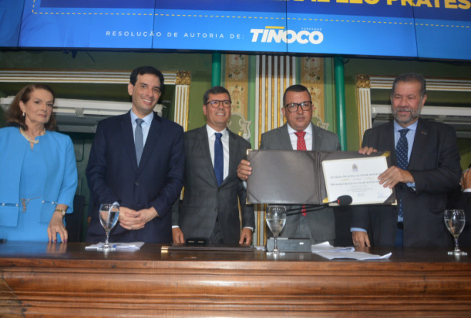 Câmara homenageia o ministro Carlos Lupi