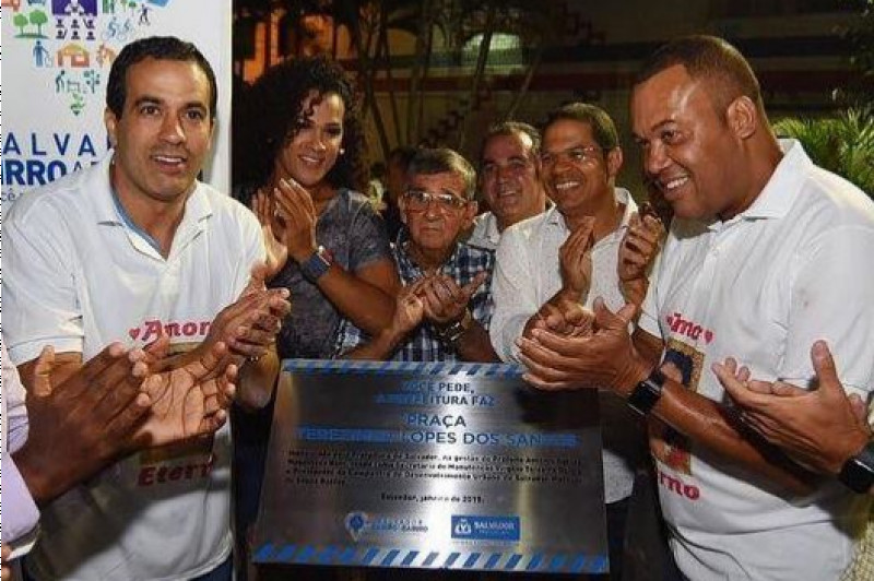 Beca prestigia inauguração de praça na Vila Laura