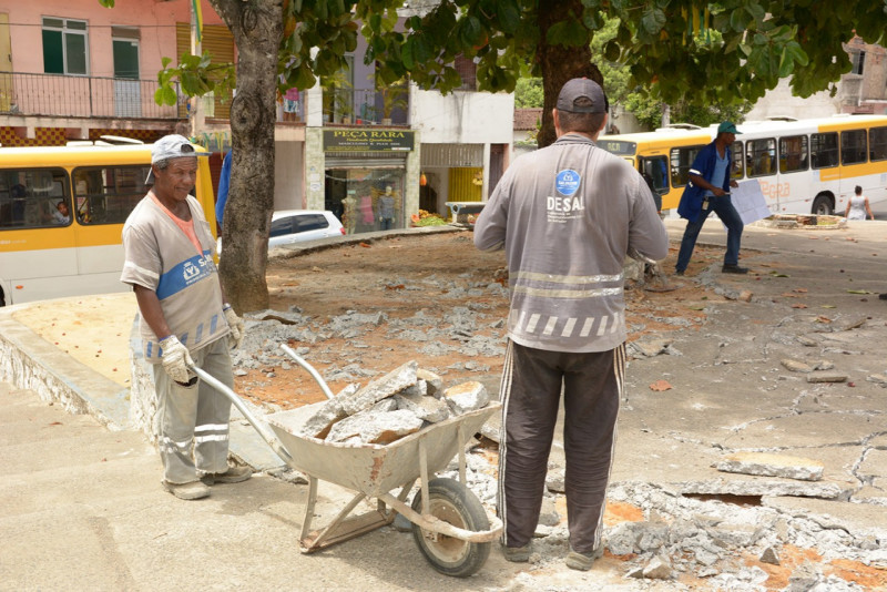 Obras de revitalização da praça  do Rio Sena são iniciadas
