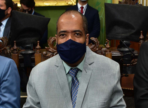 Dr. José Antonio comemora aprovação do projeto de vacinas