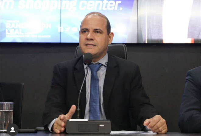 Randerson Leal apresenta projeto que proíbe cobrança em estacionamentos de hospitais