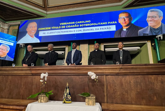 Cônego Manoel da Paixão e padre Cleriston Ferreira são homenageados pela Câmara
