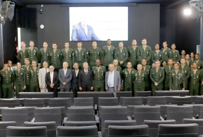 Sessão homenageia 377 anos do Exército Brasileiro