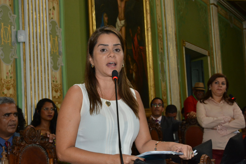 Lorena defende Hino Nacional nas escolas