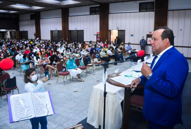 Geraldo Júnior participa de fórum com dirigentes de educação