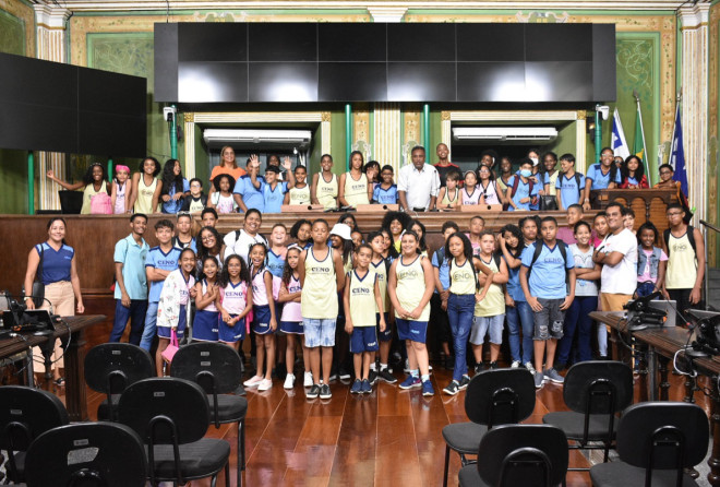 Câmara recebe visita de estudantes e professoras do Colégio