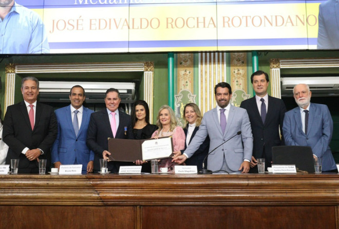 Câmara concede Medalha Thomé de Souza ao desembargador José Edivaldo Rotondano