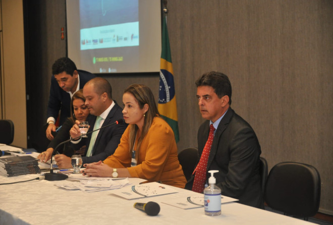 Diretor Legislativo representa Câmara na abertura de congresso da UVB