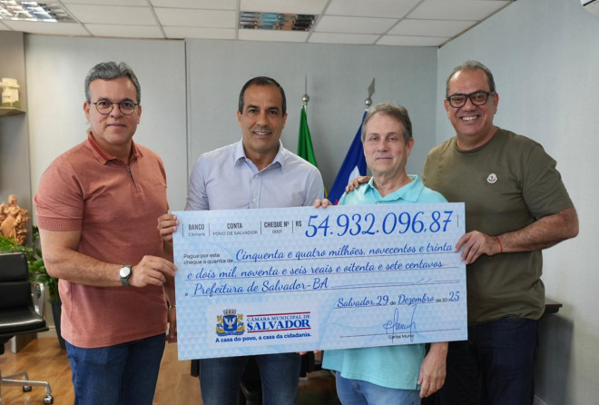 Carlos Muniz devolve mais de 54 milhões à Prefeitura