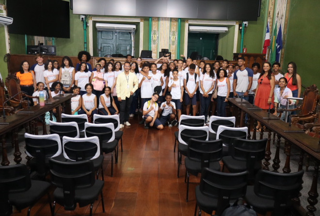 Alunos do Colégio Patrícia Lima visitam o Paço Municipal