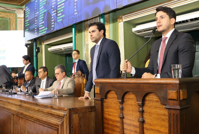 Julgamento de Bolsonaro e violência na Bahia dominam sessão ordinária