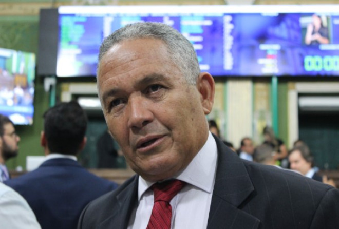 Téo Senna critica reajuste na tarifa de lanchas Salvador-Vera Cruz