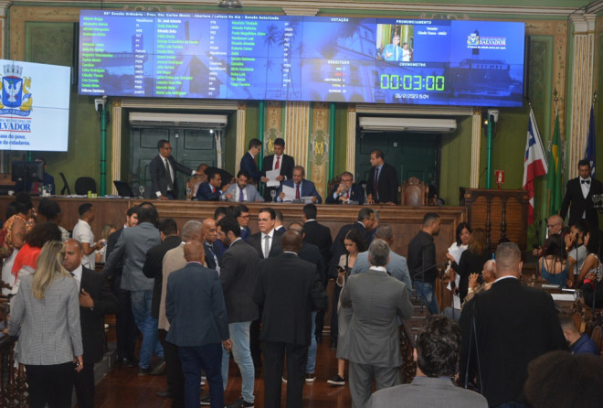 Câmara aprova contratação de crédito e Projeto de Emenda à LOM