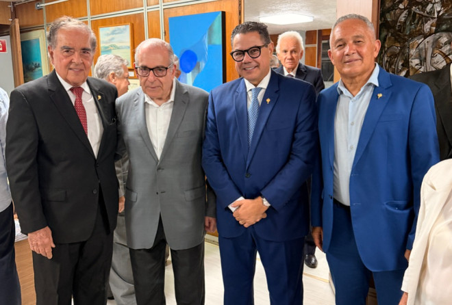 Téo Senna prestigia comemoração dos 57 anos da Tribuna da Bahia