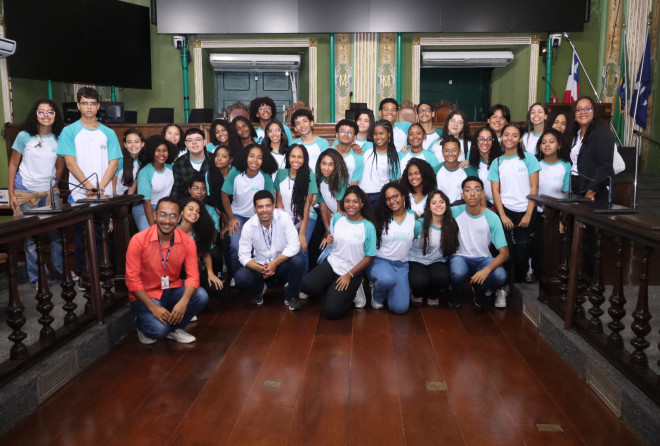 Estudantes do Sesi Retiro conhecem o Memorial da Câmara