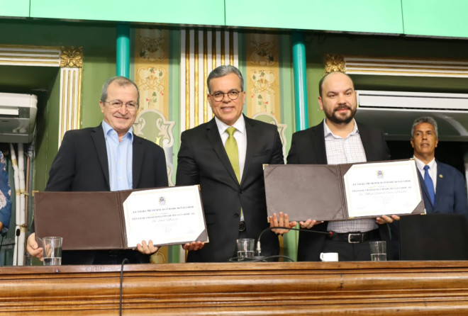 Câmara concede Título de Cidadão de Salvador a representantes do Sicredi