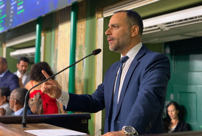 Augusto Vasconcelos celebra carteira de identificação para pessoas com Fibromialgia