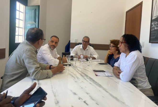 Presidente Carlos Muniz recebe representantes da APLB-Sindicato