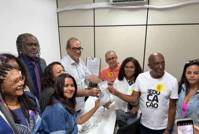 Carlos Muniz e vereadores da oposição têm reunião com a APLB-Sindicato