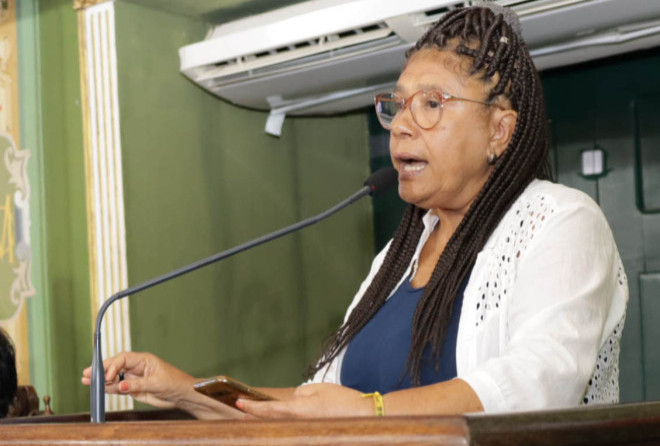 Marta Rodrigues cobra explicações da Prefeitura sobre contrato com agência digital