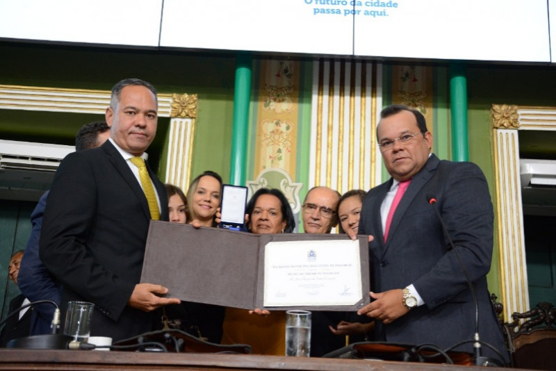 Câmara homenageia empresário por ações solidárias