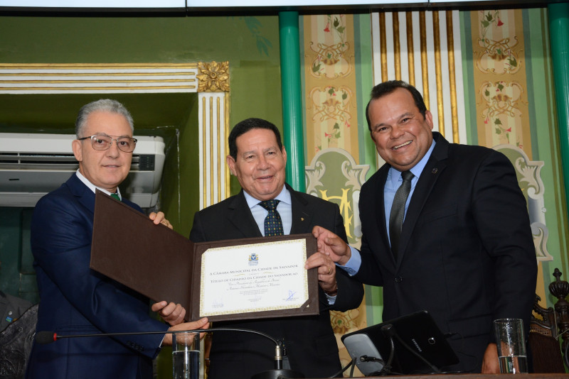 Vice-presidente Hamilton Mourão ganha cidadania soteropolitana