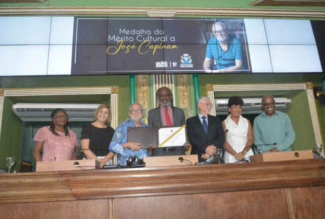 Capinan recebe Medalha do Mérito Cultural