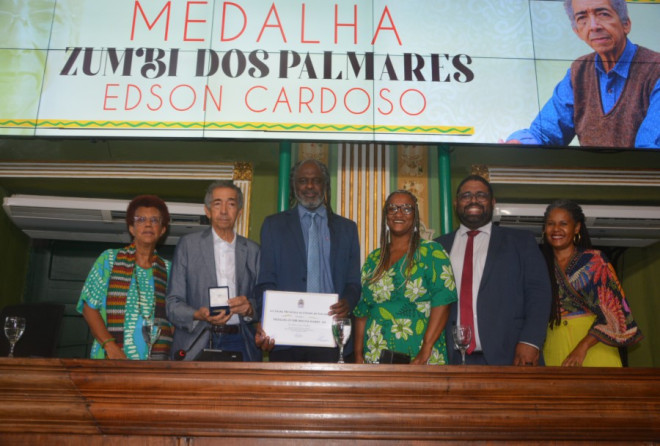 Edson Lopes Cardoso recebe Medalha Zumbi dos Palmares