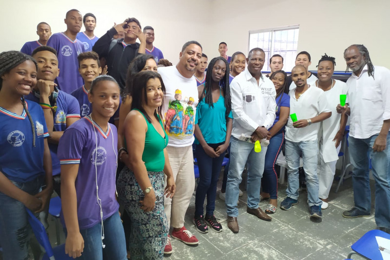 Sílvio Humberto fala sobre juventude e racismo em escola estadual