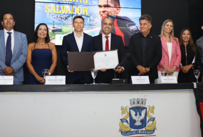 Osvaldo, do Vitória, agora é Cidadão de Salvador