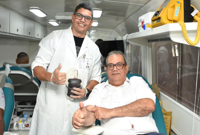 Carlos Muniz realiza nova doação de sangue